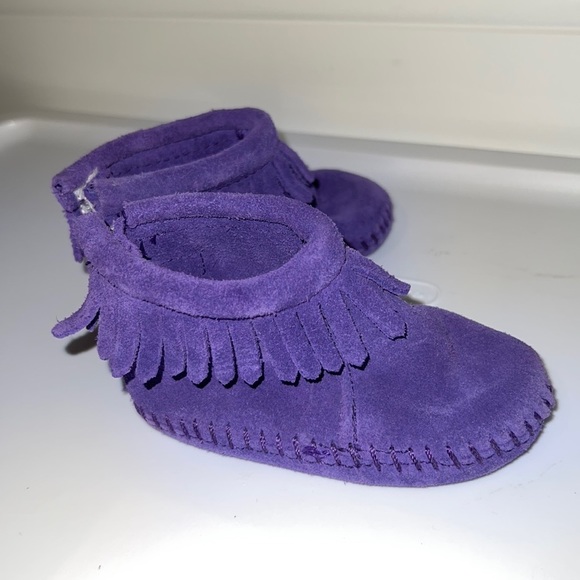 Minnetonka fringe boots - Picture 2 of 4